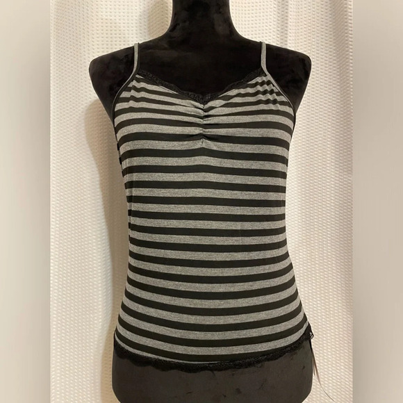 Romwe Black & Gray Lace Trimmed Tank Top Size 8/10 NWT - Picture 2 of 9